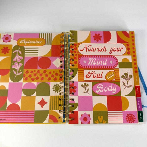 2023 Its All Out There Planner Weekly - Picture 5 of 10